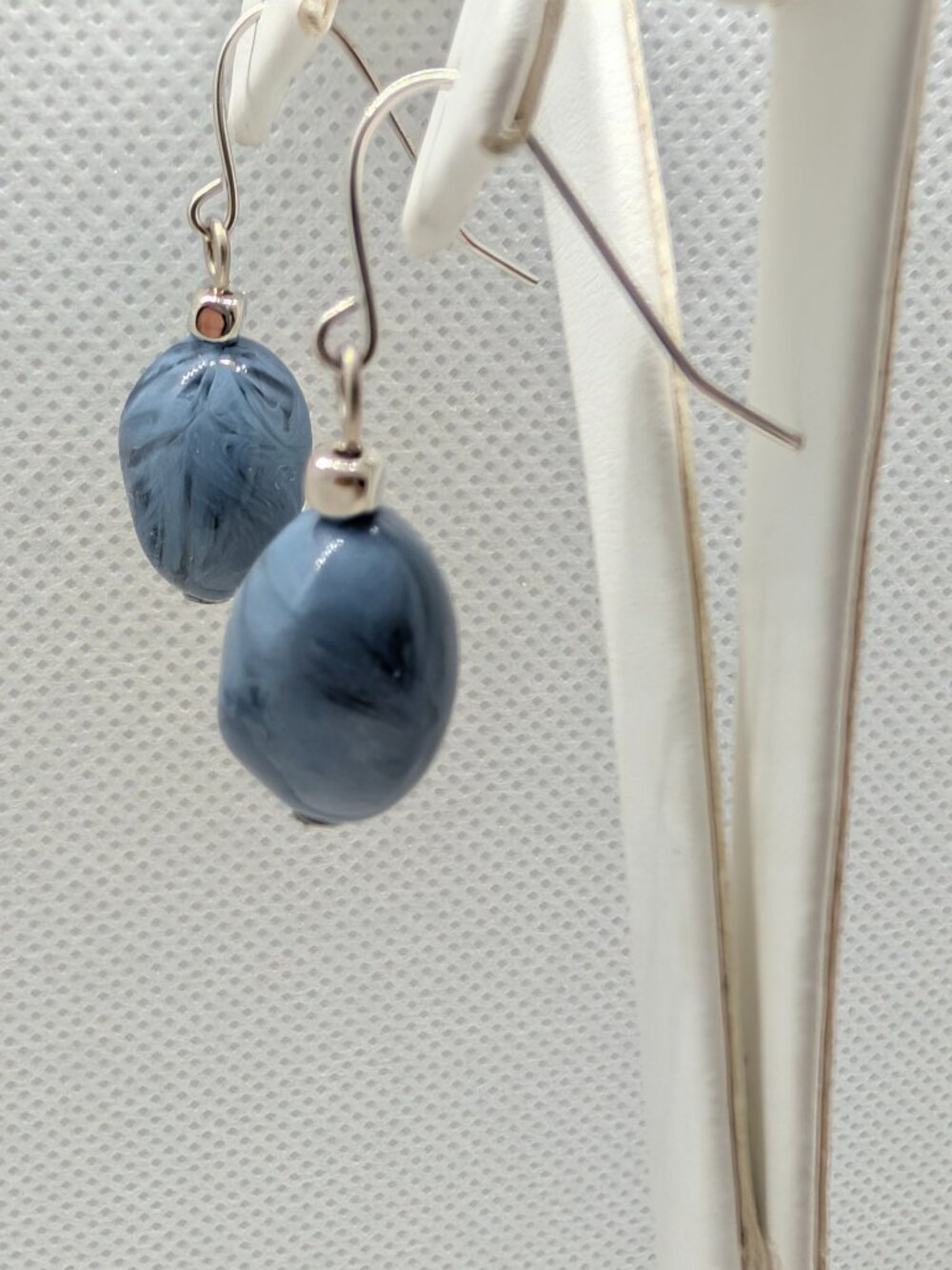 Summer Blue NWT grey blue acrylic bead french-wire fashion drop earrings - Picture 3 of 8